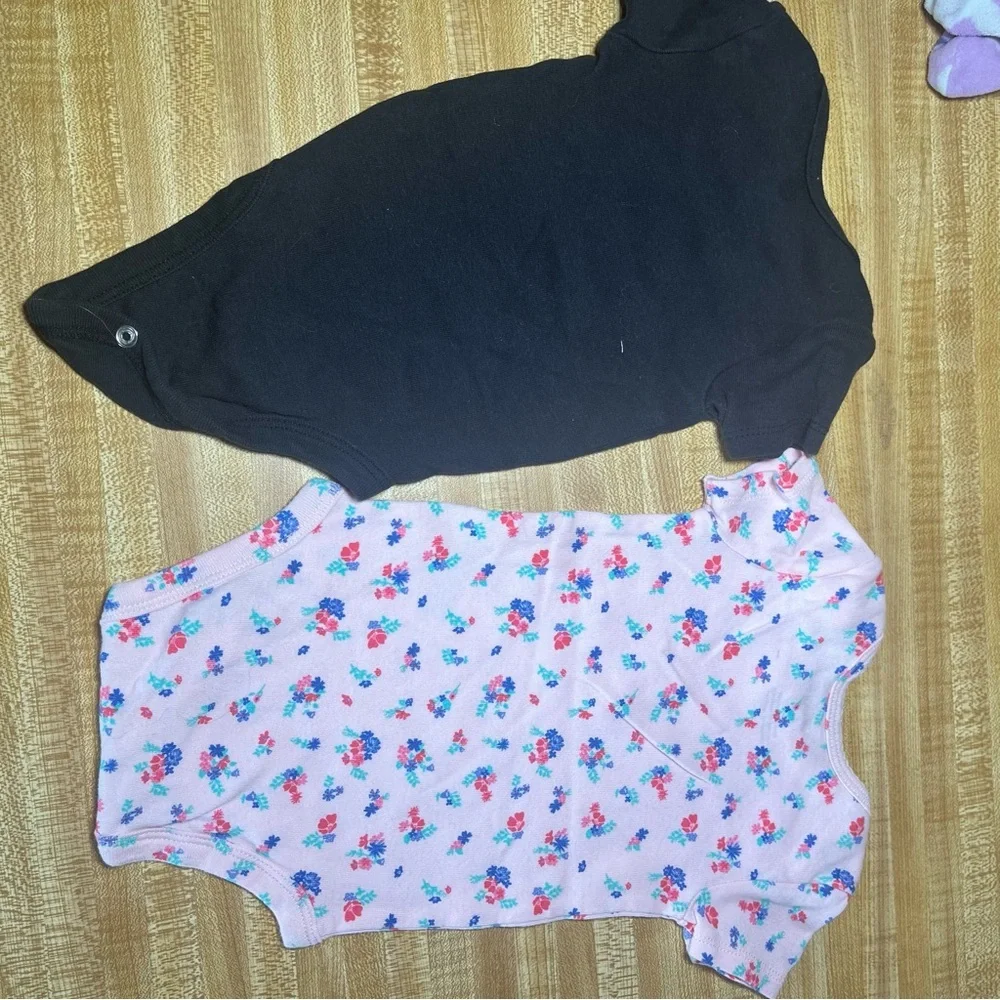 Assorted baby girls Pajamas/onesies Bundle - Picture 3 of 16